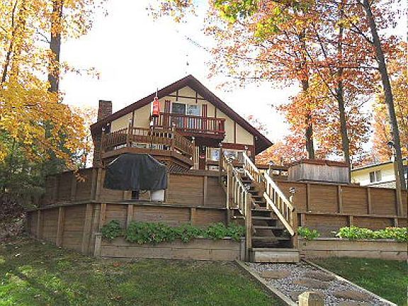 3rd image of 1461 Douglas Dr