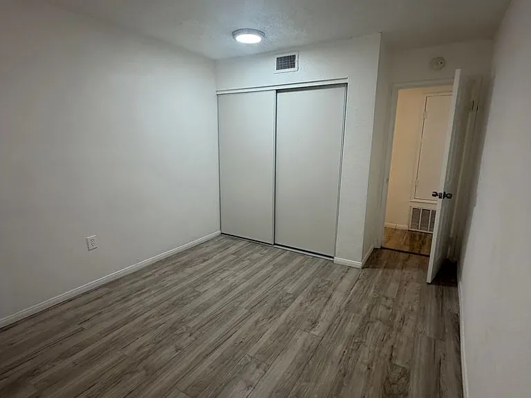 1395 N Pennsylvania Ave — Photo 30