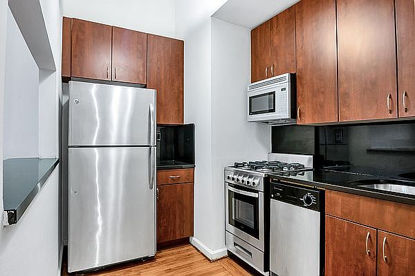 1st image of 121 Madison Ave APT 3D