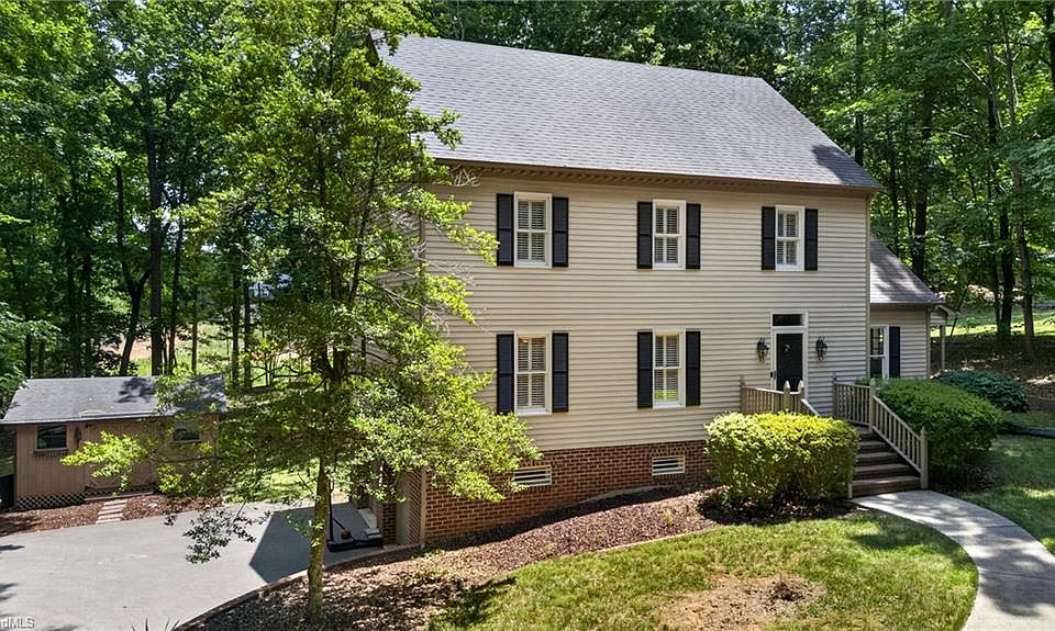 1st image of 824 Cedar Creek Dr