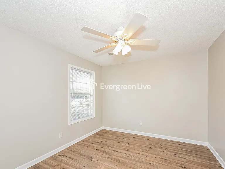 217 Autumn Woods Dr — Photo 8