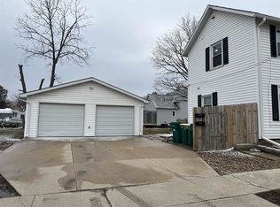 801 3rd St NE, Independence, IA 50644