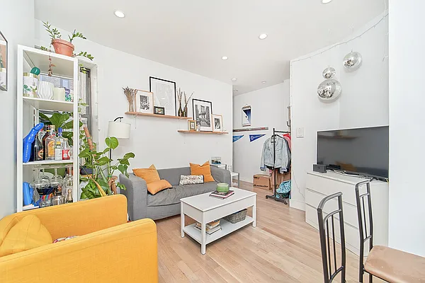 Rented by Living New York | media 8