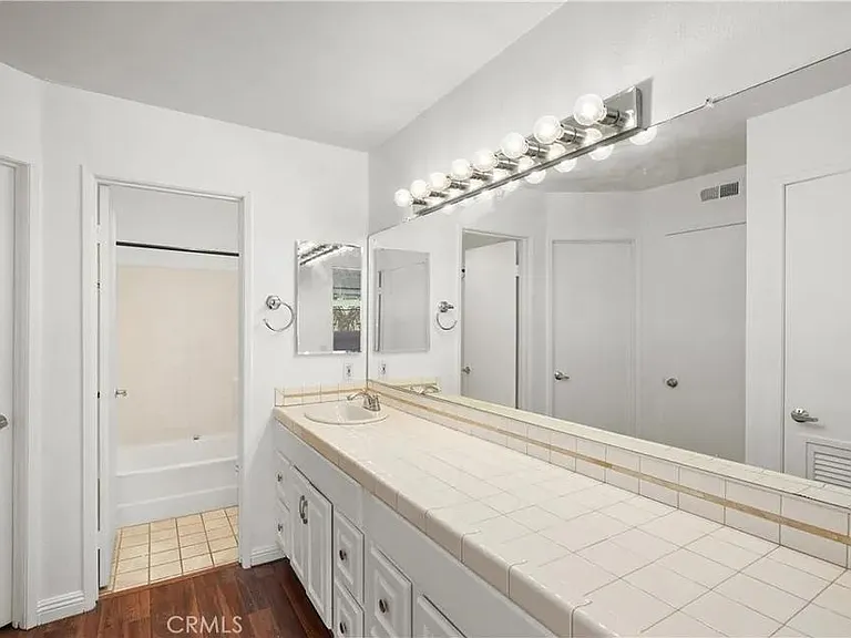 25712 Le Parc #21 — Photo 6