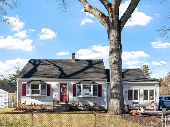 3 S Amos St, Tewksbury, MA 01876