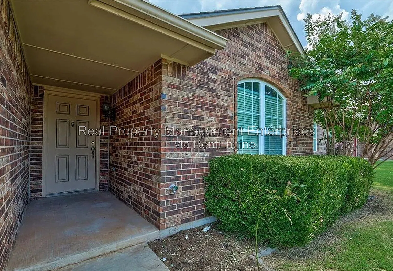 3 bed, 2.0 bath, 1517 sqft, $1,625 — Photo 2