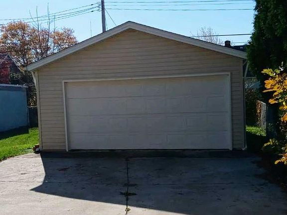 2nd image of 3429 Parklane Dr