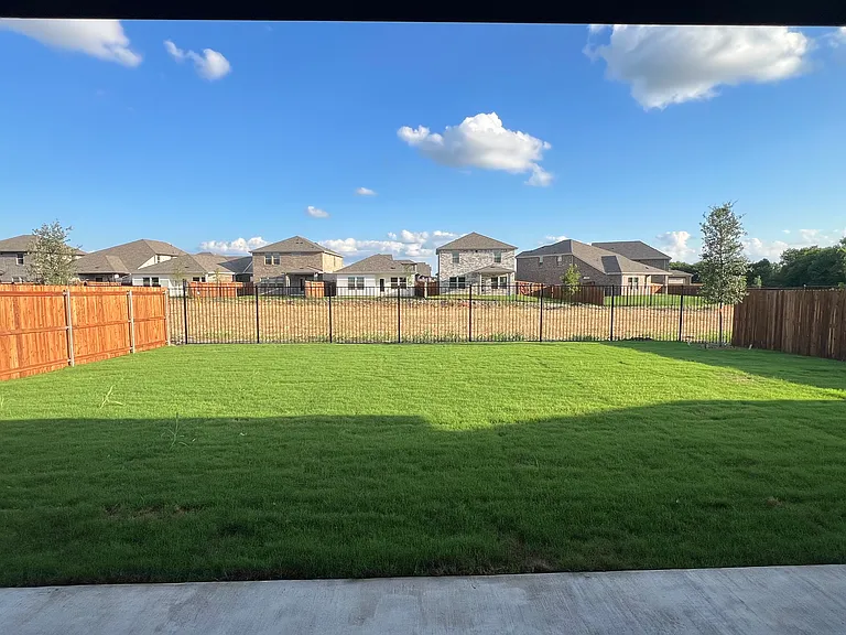 1407 Winters Way — Photo 11