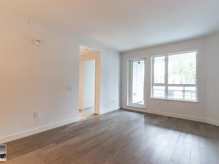 3220 Connaught Cres #305 — Photo 15