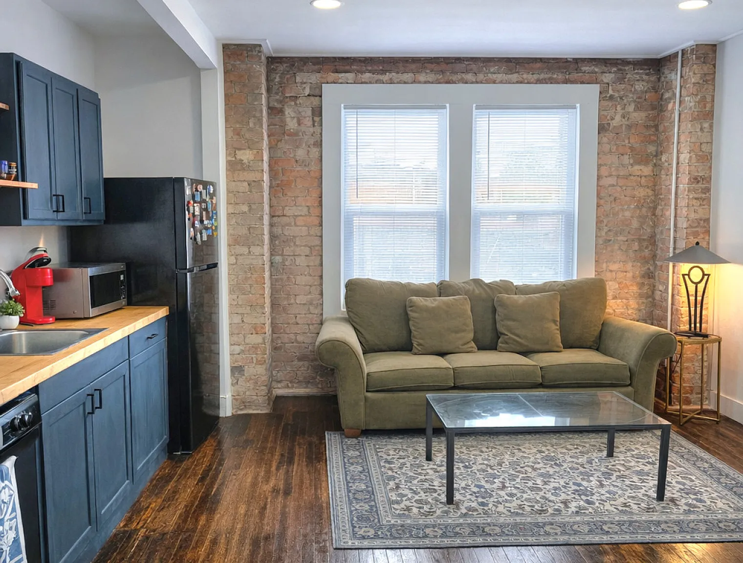 2 bed, 1.0 bath, $2,140 — Photo 2
