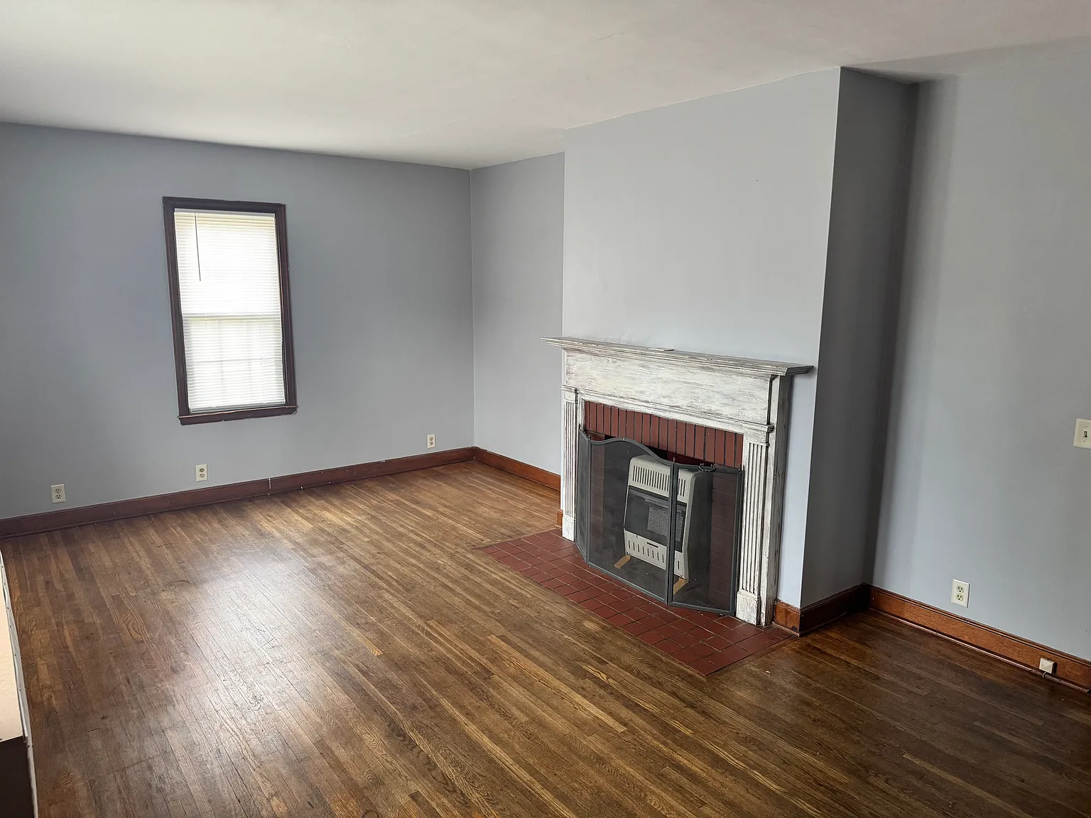 1 bed, 1025 sqft, $875 — Photo 2