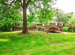 9 Sterling Rd, Chestnut Ridge, NY 10977