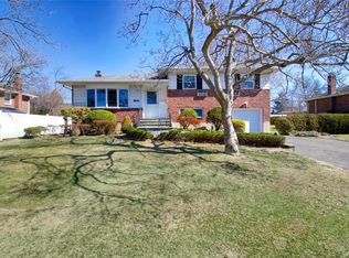 80 Larch Dr, New Hyde Park, NY 11040