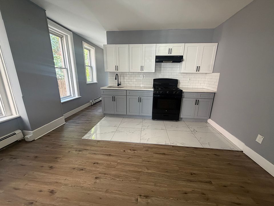 1st image of 904 3rd Ave #1
