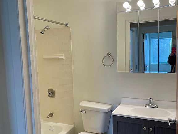 3rd image of 425 E 1st Ave APT 2