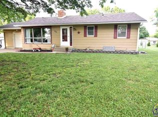 408 Kansa Dr, Ozawkie, KS 66070