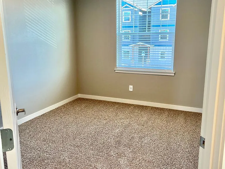 Eagle Pointe Apartments- Resort-Style Living in Albany — Photo 66