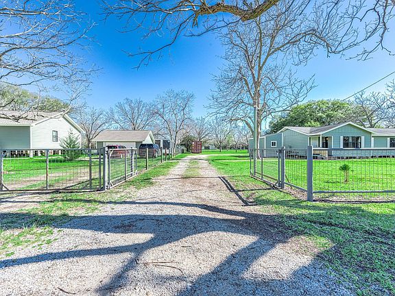 3rd image of 2474 Gates Rd