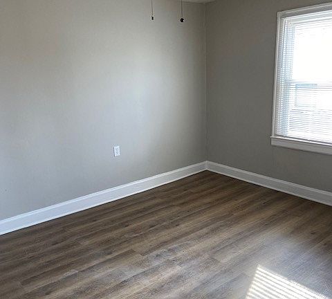 2nd image of 1404 Oak Hill Dr