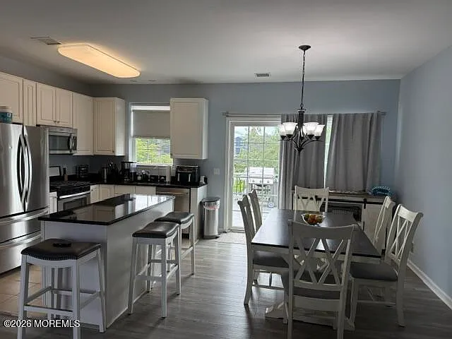 3 bed, 960 sqft, $2,100 — Photo 2