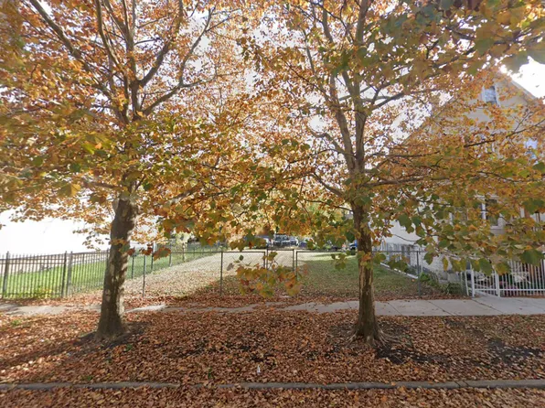 911 W 51st St, Chicago, IL 60609