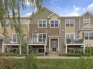 1802 Colonial Ln UNIT 3, Chanhassen, MN 55317