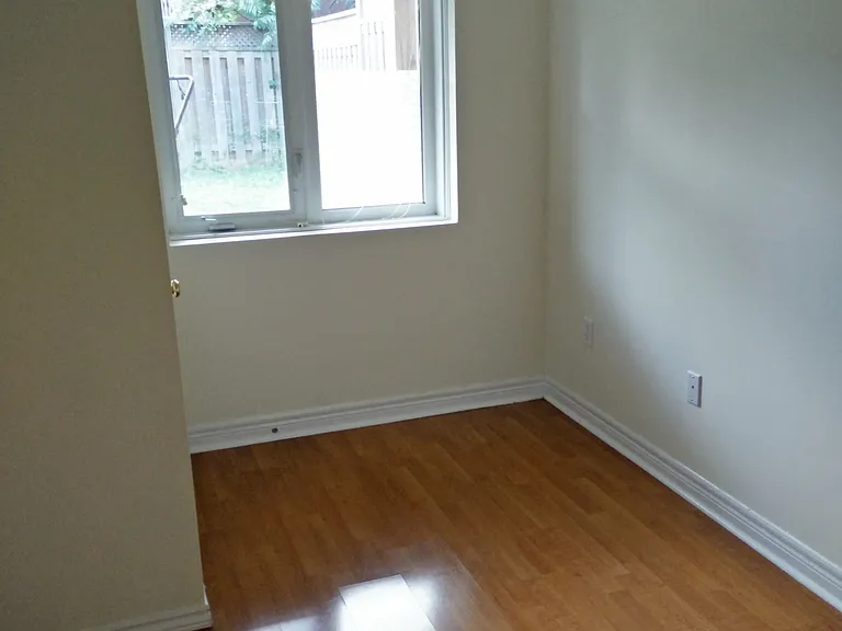 26 Aylesworth Ave #BASMENT — Photo 6