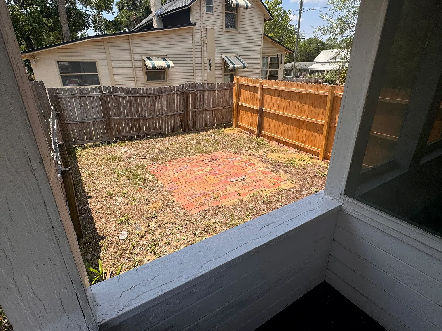 1104 S Center St — Photo 3