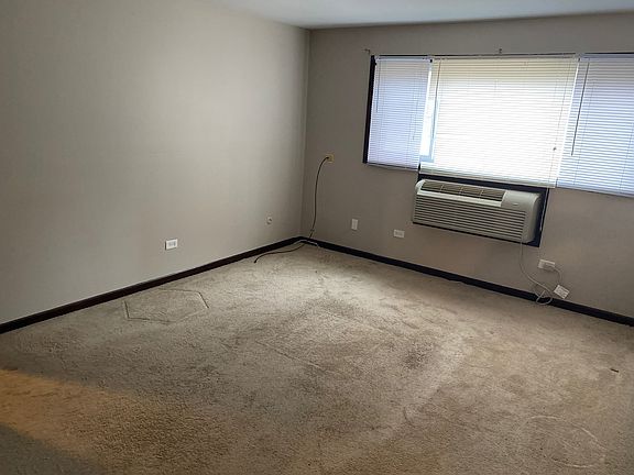 3rd image of 21 W Ash St APT 1N