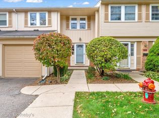 1598 Brentwood Dr, Troy, MI 48098
