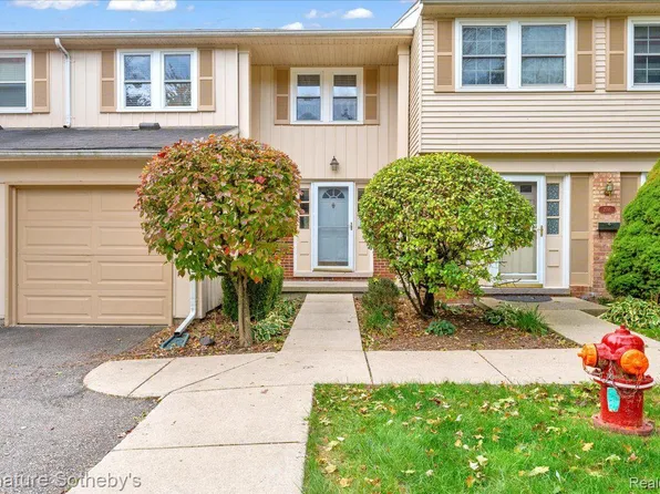 1598 Brentwood Dr, Troy, MI 48098