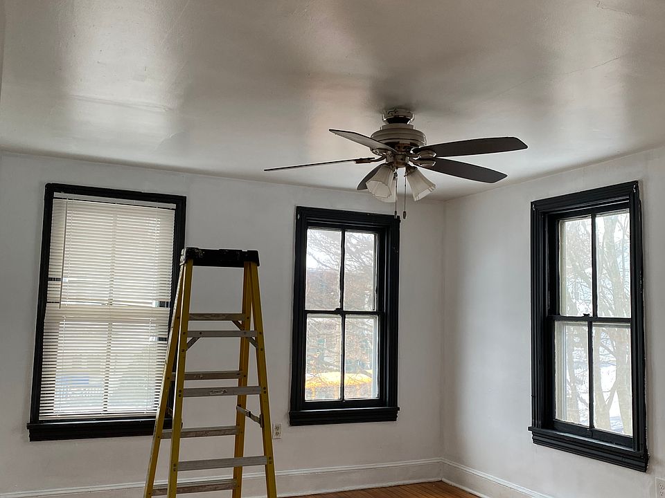 2nd image of 515 W 1st Ave
