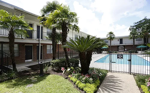 Chateau Lafayette Apartments Photo 1