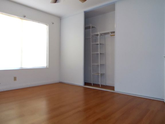 5th image of 4698 Winfield Dr