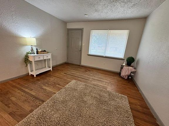 5th image of 20933 Gold St