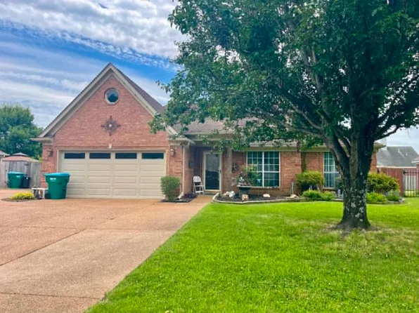 50 Village Dr, Oakland, TN 38060