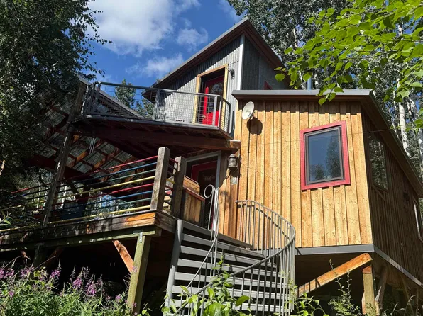 1558 Photon Dr, Fairbanks, AK 99709