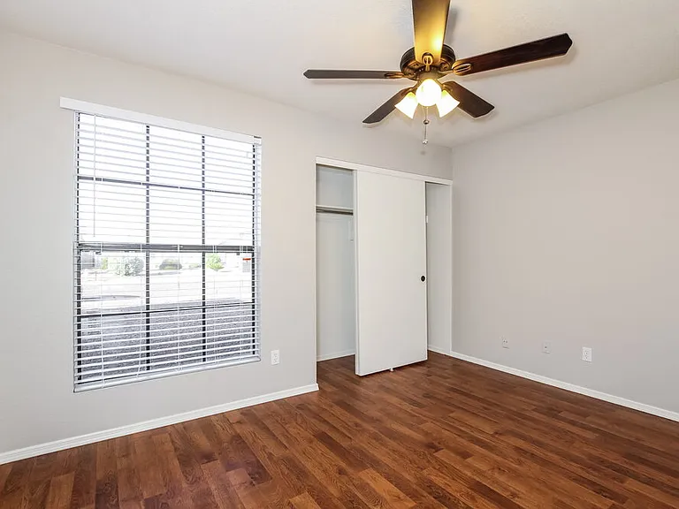 5215 W Diana Ave — Photo 10