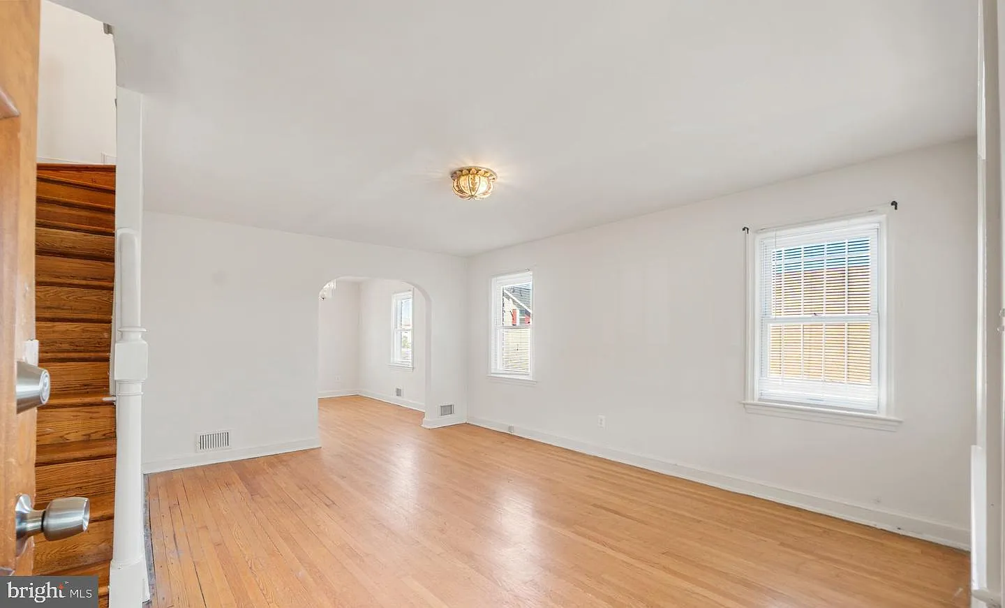 3 bed, 1.5 bath, 1492 sqft, $6,210 — Photo 4