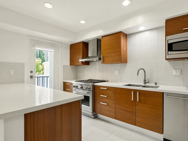 11715 Goshen Ave #302 — Photo 9