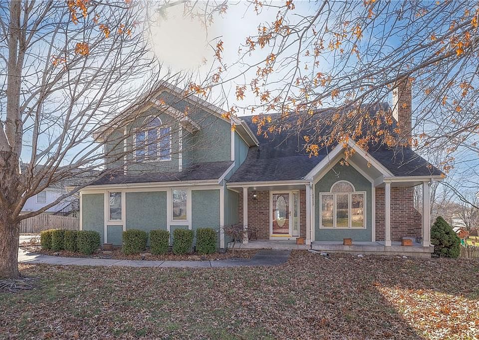 1st image of 1113 NE Jamestown Ct