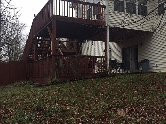 upper and lower deck with upper sun room