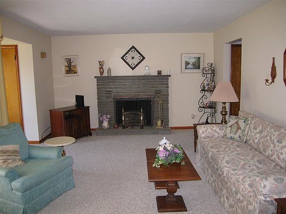 2nd image of 701 Imperial Woods Dr