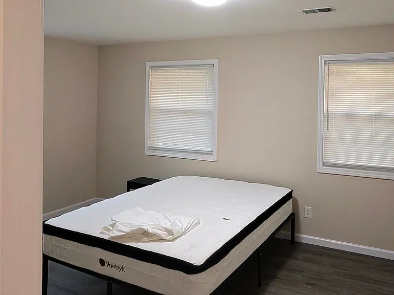 832 Newman St — Photo 24