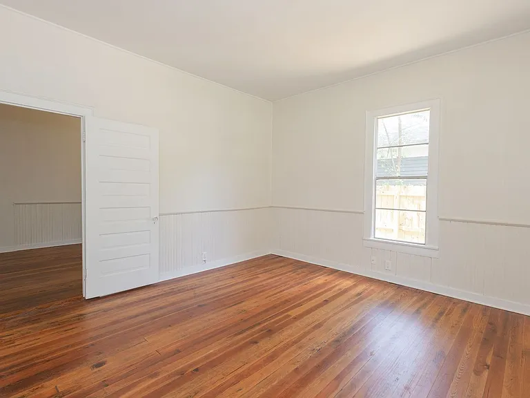 1018 W Broad St — Photo 8