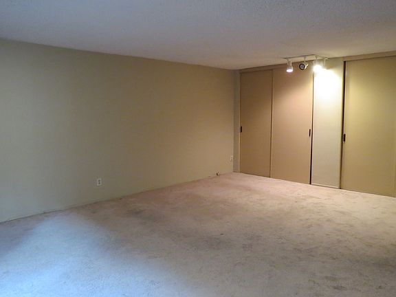 2nd image of 5250 Zelzah Ave APT 6A