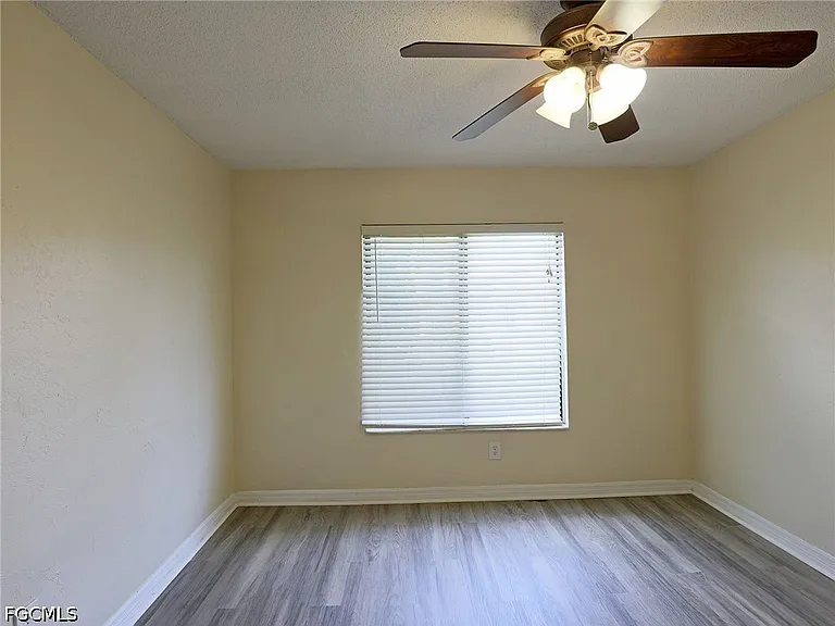 1420 Park Shore Cir #3 — Photo 8