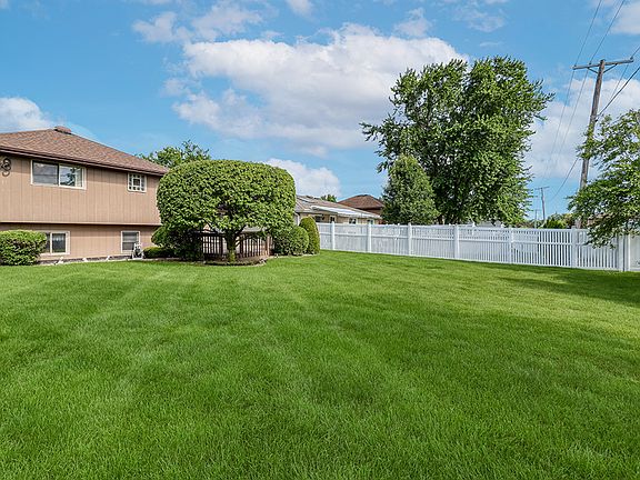 4th image of 14843 Anne Ct