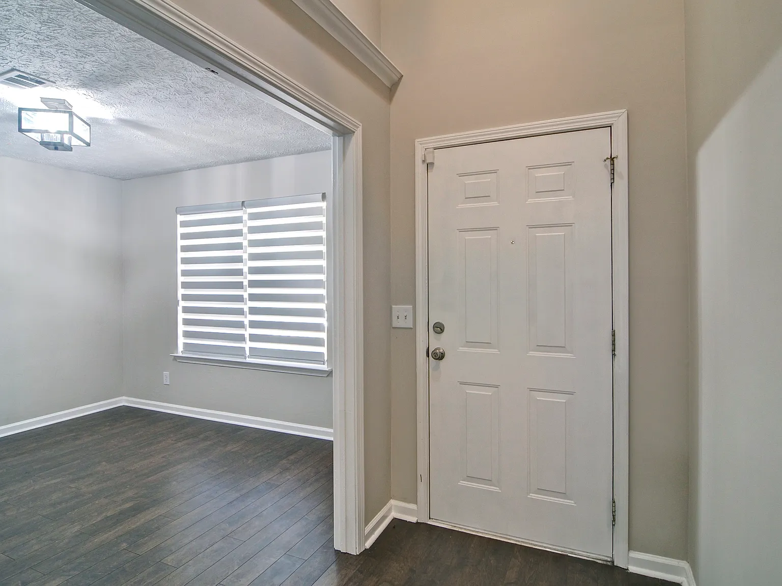 3 bed, 2.5 bath, 1739 sqft, $2,400 — Photo 4