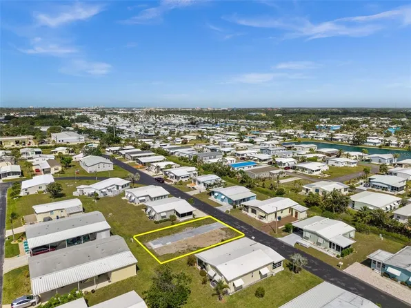 561 Longwood Dr, Venice, FL 34285